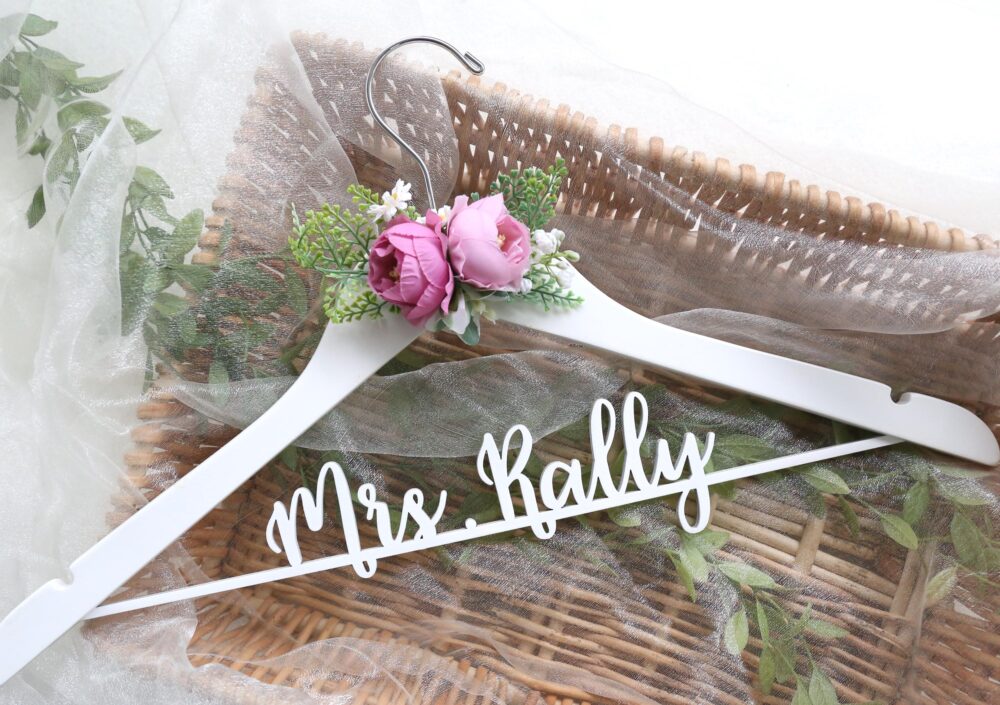 Name Hangers With Dates, Wedding Gift Hangers, Dress Engraved Bridal Shower Gift Flowers, Bridal Hanger, Name