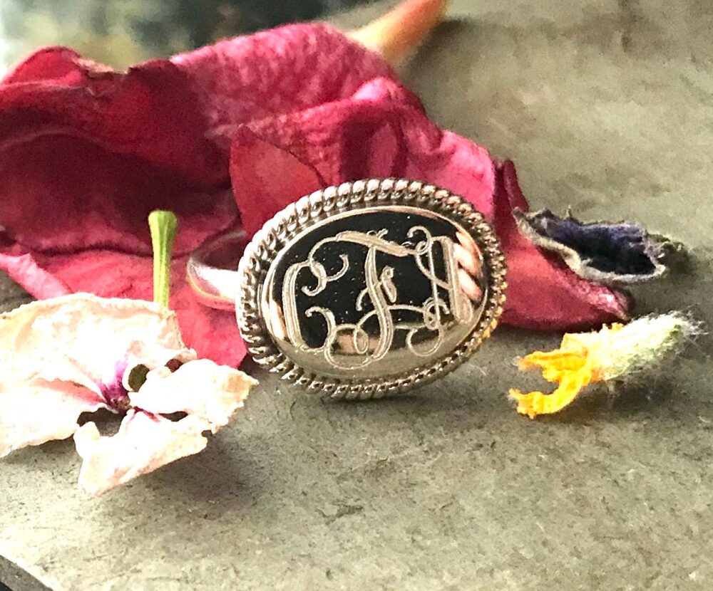 sterling Silver Monogrammed Ring Oval With Rope Edge | Horozontal