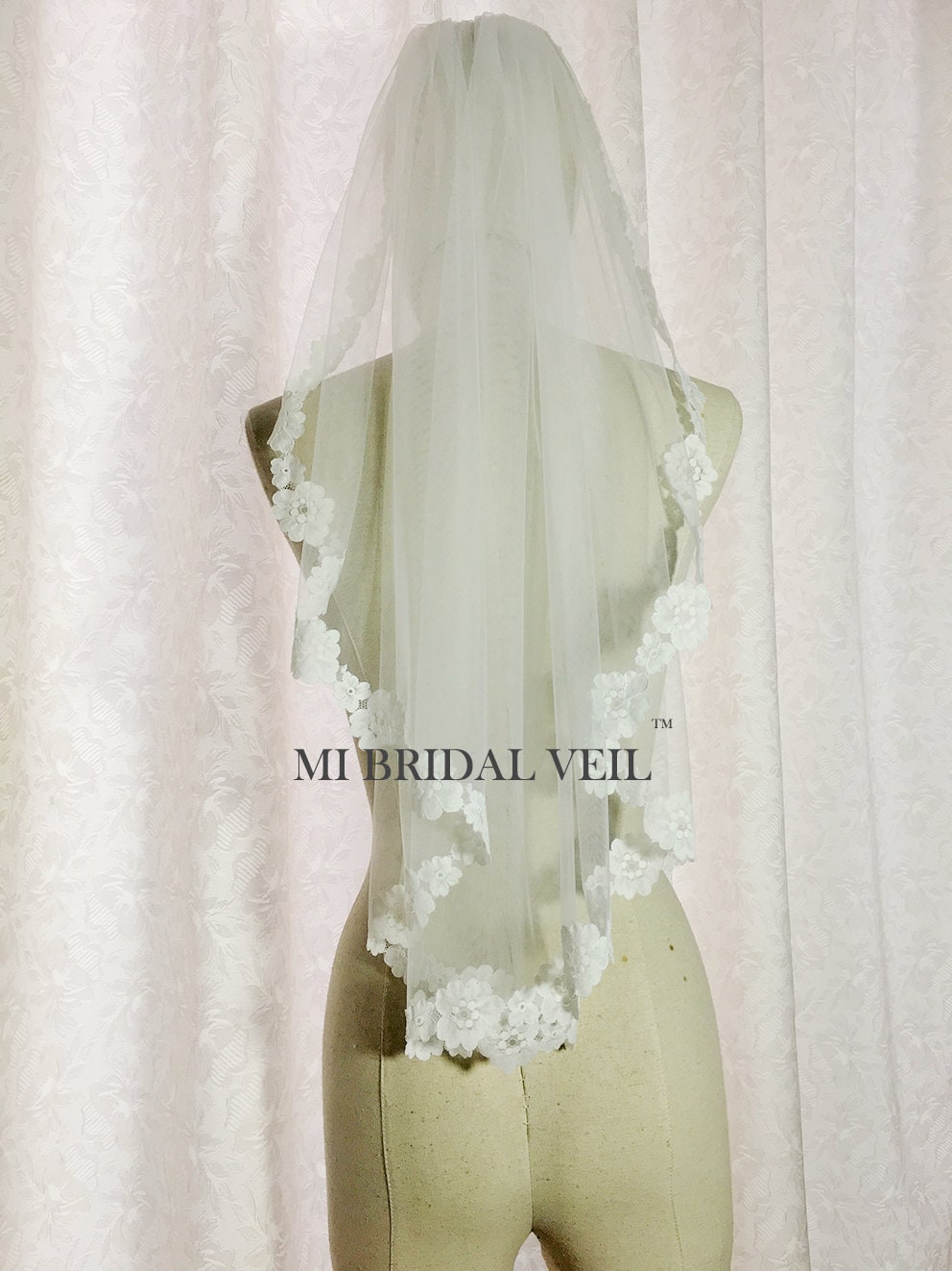 Lace Wedding Veil, Chantilly Boho Romantic Flower Bridal Fingertip Mi Veil