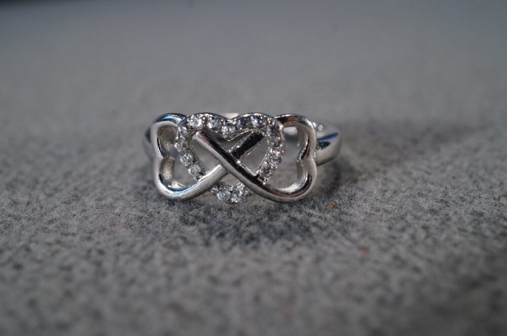 Vintage Art Deco Style Sterling Silver Genuine Cubic Zirconia Heart Shaped Infinity Band Ring Size 8 Jewelry
